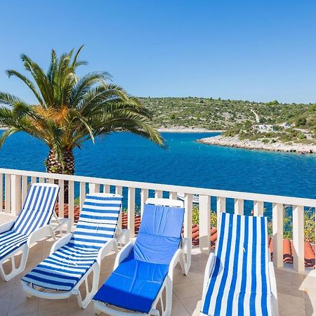Apartments Bose Kanica On The Sea Севид Екстериор снимка
