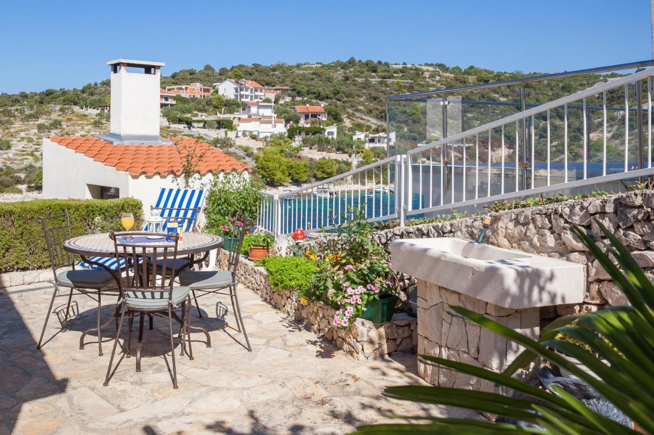 Apartments Bose Kanica On The Sea Севид Екстериор снимка