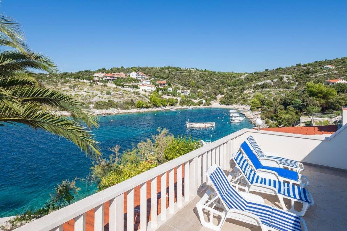 Apartments Bose Kanica On The Sea Севид Екстериор снимка
