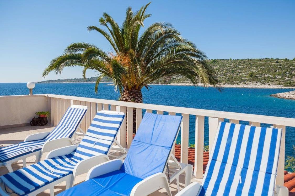 Apartments Bose Kanica On The Sea Севид Екстериор снимка