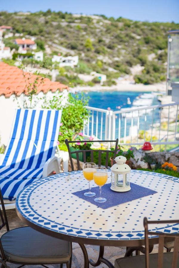 Apartments Bose Kanica On The Sea Севид Екстериор снимка
