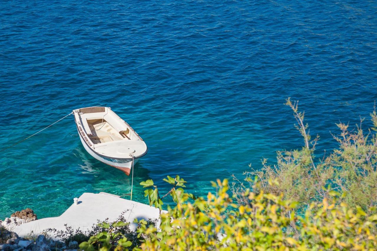 Apartments Bose Kanica On The Sea Севид Екстериор снимка