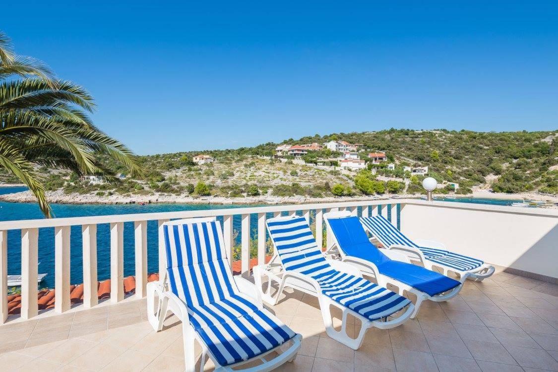 Apartments Bose Kanica On The Sea Севид Екстериор снимка