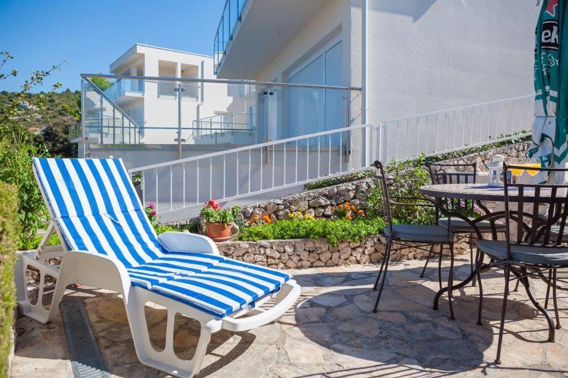 Apartments Bose Kanica On The Sea Севид Екстериор снимка