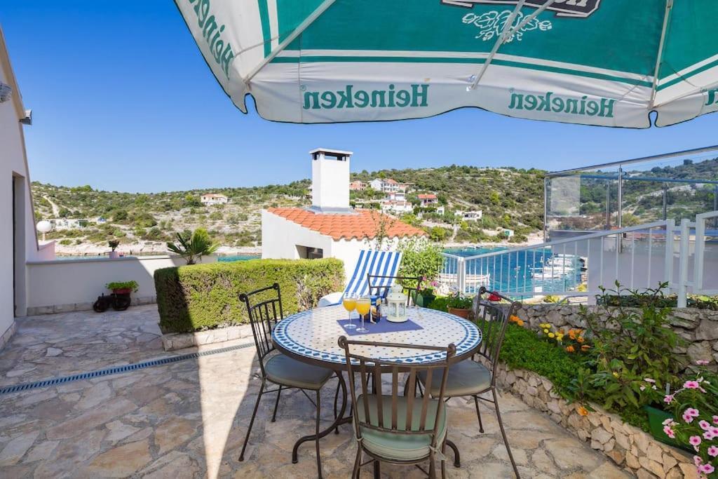 Apartments Bose Kanica On The Sea Севид Екстериор снимка