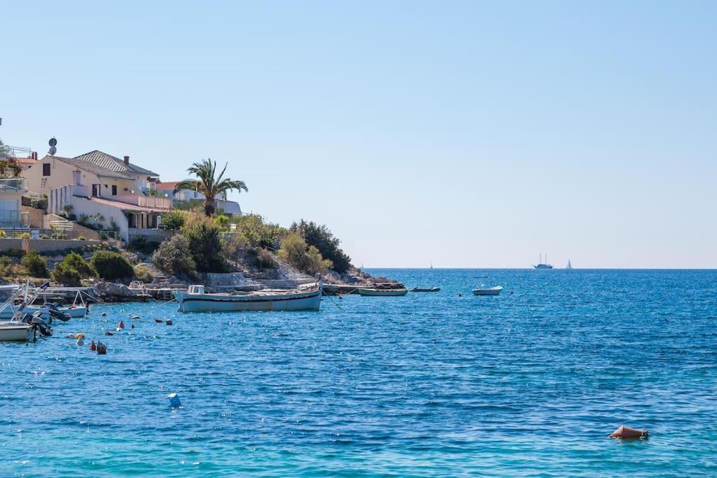 Apartments Bose Kanica On The Sea Севид Екстериор снимка